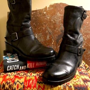 Black leather booties, size 8B, good condition, comfortable, nearly new.
